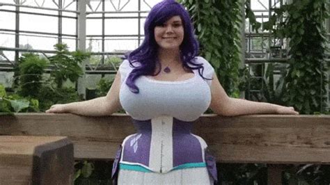 big bouncing tits gifs|Big Bouncing Tits Porn GIFs 